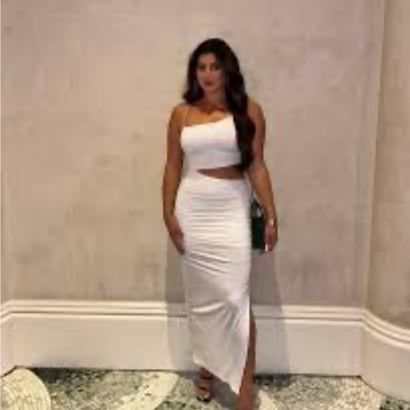 Zara Dresses & Skirts - Zara White CUT OUT FITTED ASYMMETRICAL DRESS NWT Size Large